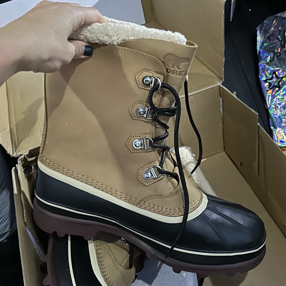 Brands new men’s Sorel boots size 13